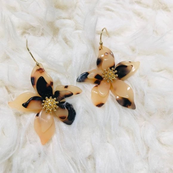 Jewelry - Tortoise Shell Acrylic Flower Earrings Cream Brown